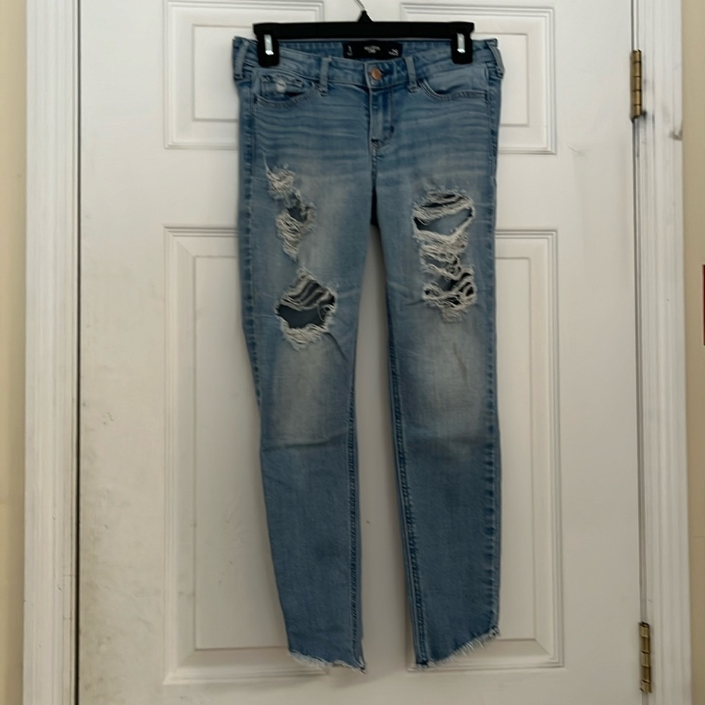 Size 1 Hollister ripped jeans